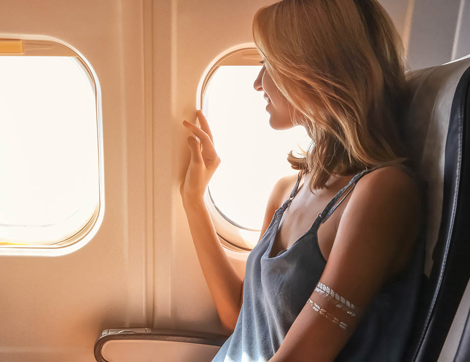 Get ready for a comfy and stylish journey! Check out these 5 best travel  outfits to wear on your next flight - Sassy & Co